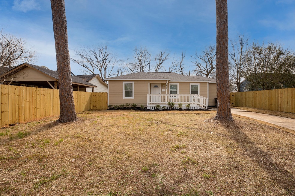 4624 Keystone St, Houston, TX 77021 - photo 1