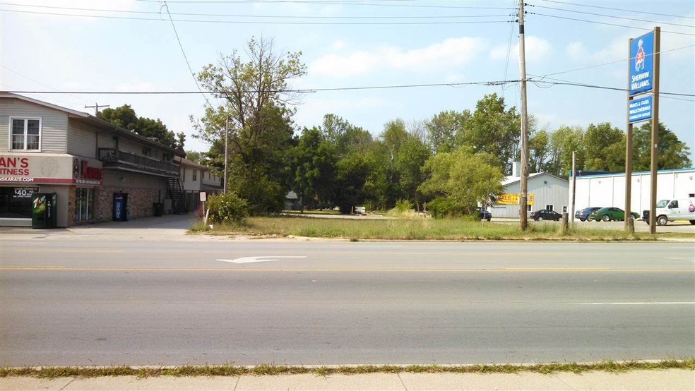 432 E Mcgalliard Rd, Muncie, IN 47303 - photo 1