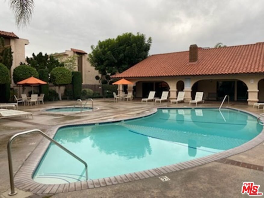 1711 Grismer Ave unit 26, Burbank, CA 91504 - photo 1