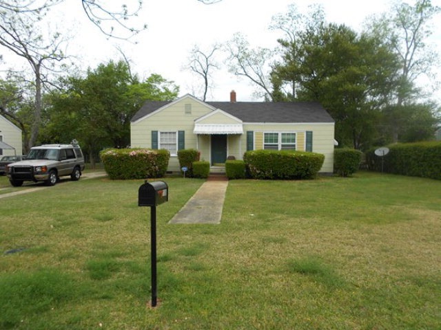 1709 Edgerly Ave, Albany, GA 31707 - photo 1