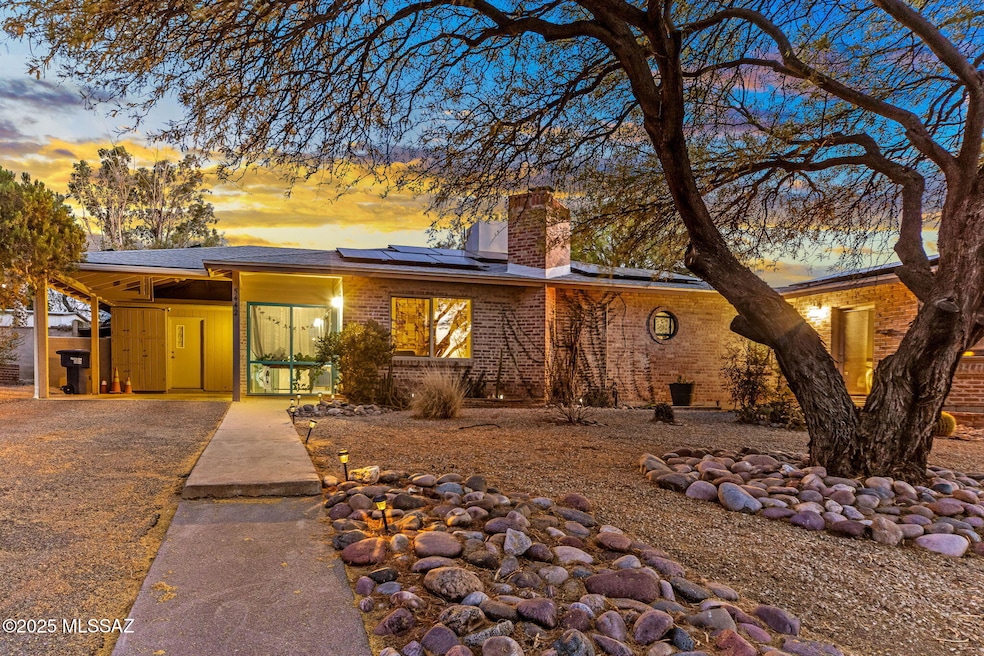 1-web-or-mls-5442 E 7th St - MLS Images