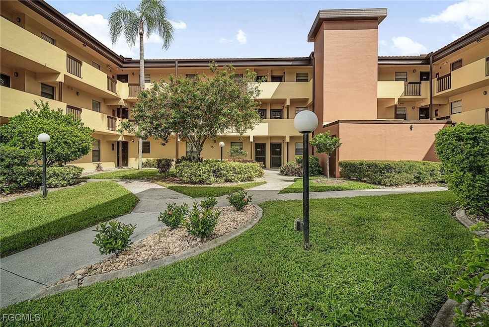 6136 Whiskey Creek Dr unit 518, Fort Myers, FL 33919 - photo 1