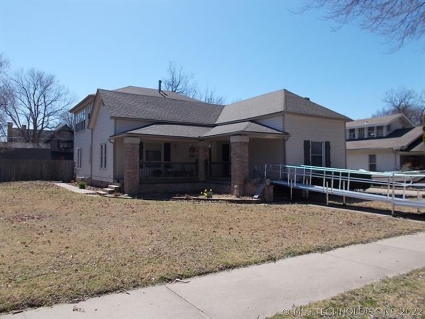 411 E 6th St, Claremore, OK 74017 - photo 1