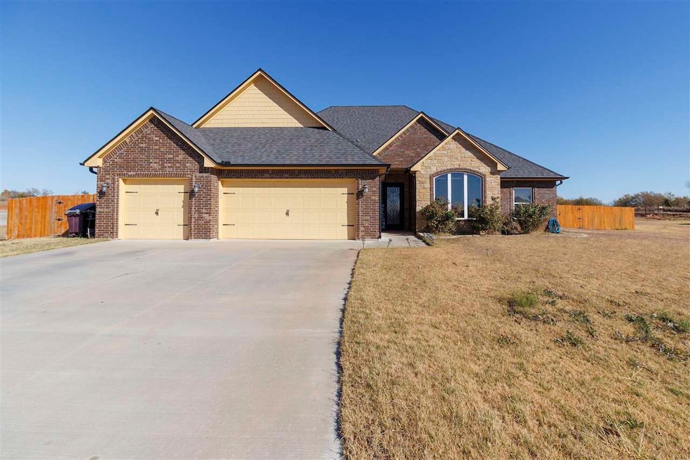 14068 NE Prairie Hill Cir, Elgin, OK 73538 - photo 1