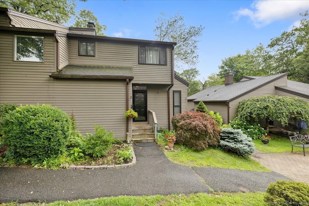 1 Alder Ct unit 1, Woodbury, CT 06798 - photo 1