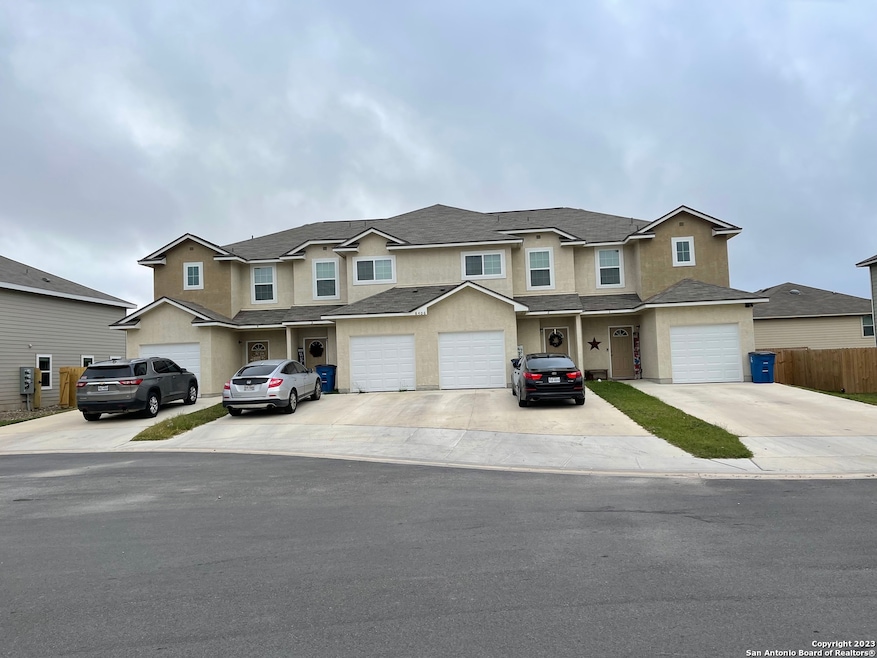 8406 Flicka Hills unit 4, Selma, TX 78154 - photo 1