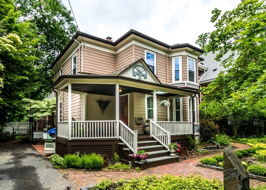 19 Forest St, Newton Highlands, MA 02461 - photo 1