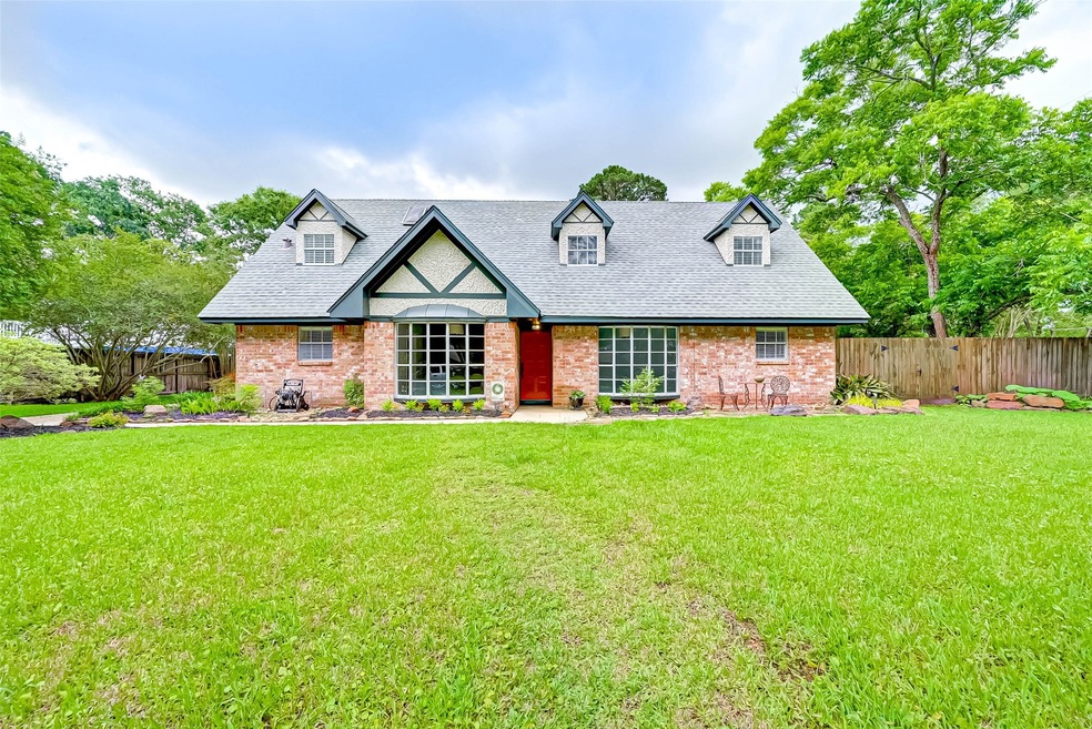 Huge yard and new exterior paint!
