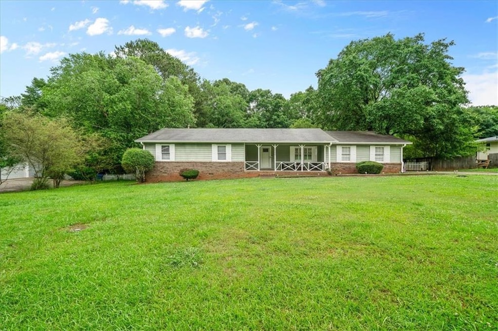 Look at this flat front yard!