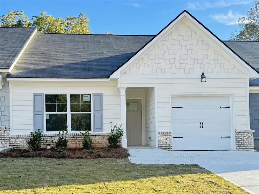 View of front of property featuring a front lawn a