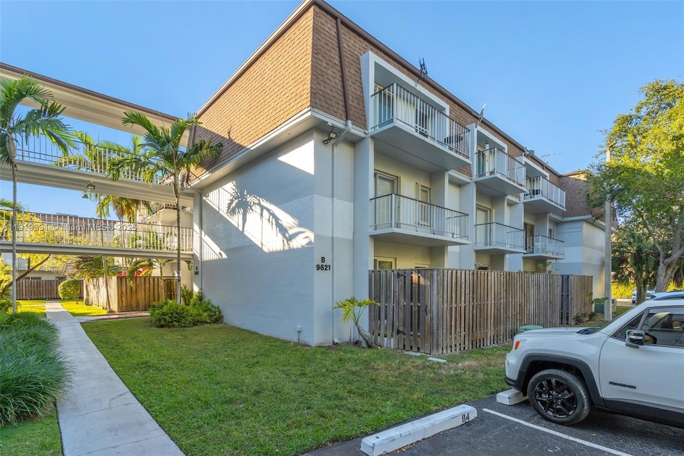 9621 SW 77th Ave unit 204B, Miami, FL 33156 - photo 1