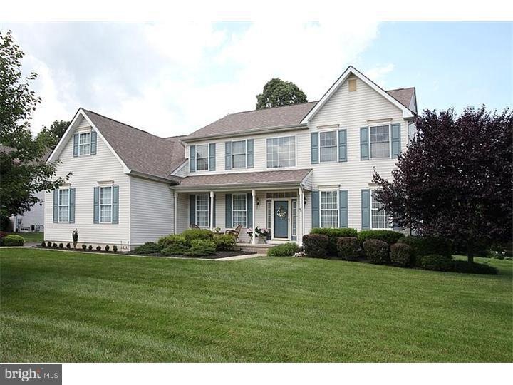 16 Woodsview Dr, Garnet Valley, PA 19060 - photo 1