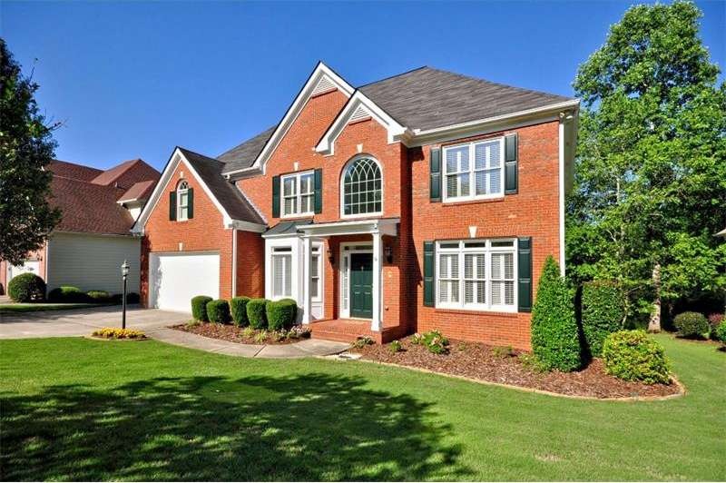 Lakeside living in Morningview features level driv