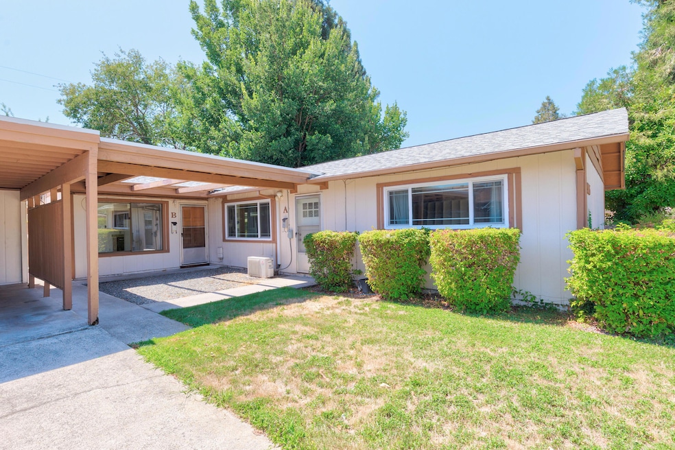 905 SW K St, Grants Pass, OR 97526 - photo 1