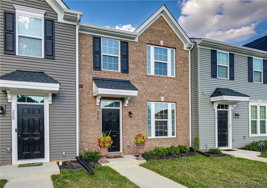 Multi unit property featuring a front lawn