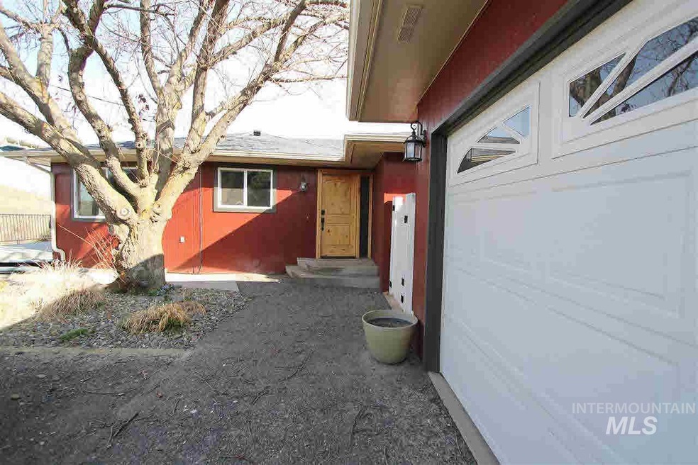 407 Wilson St, Asotin, WA 99402 - photo 1