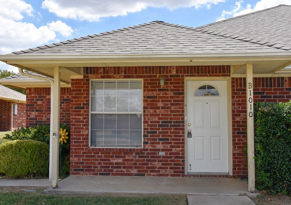 1010 Turkey Creek Ct unit B, Bridgeport, TX 76426 - photo 1