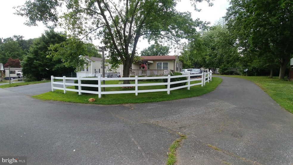 221,222,223 Nonhelma Ln unit GLEN 9, Earleville, MD 21919 - photo 1