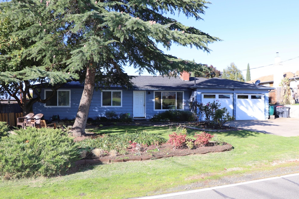 2473 Corona Ave, Medford, OR 97504 - photo 1