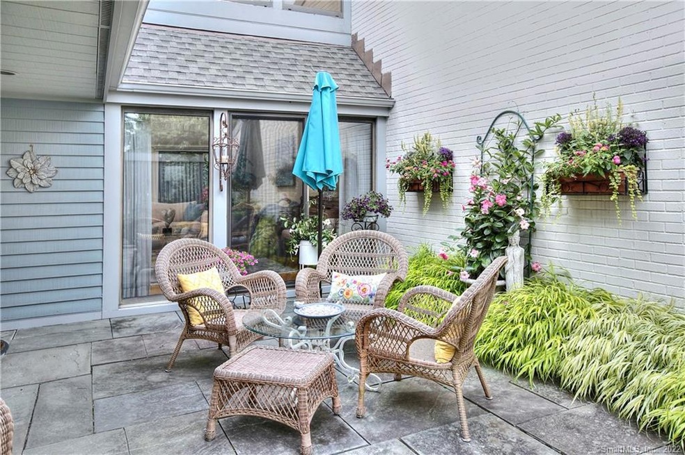 121 Harvest Common unit 121, Westport, CT 06880 - photo 1