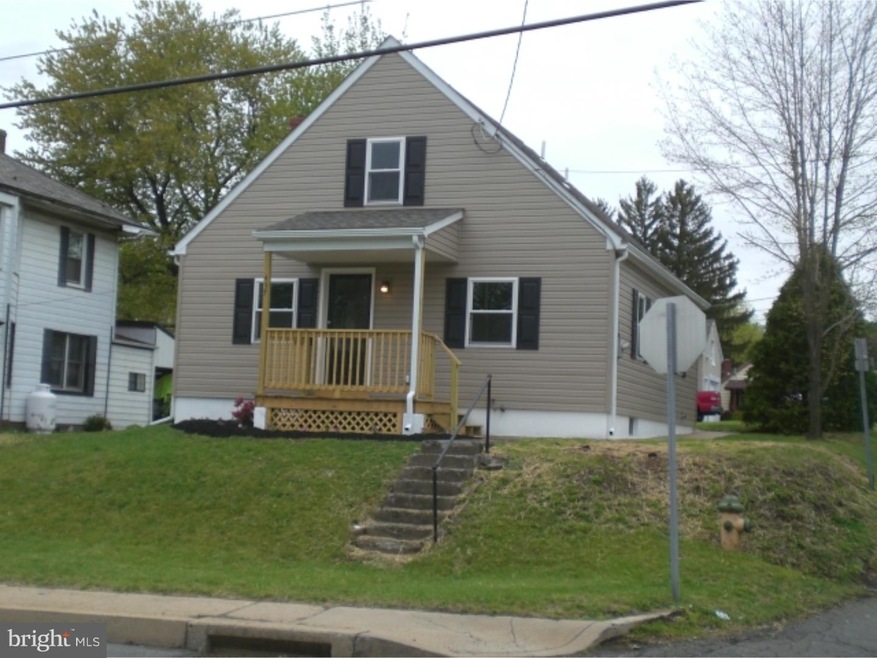 437 N Reading Ave, West Reading, PA 19611 - photo 1