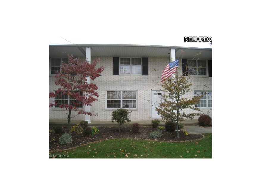 Conveniently located condo in excellent condition!