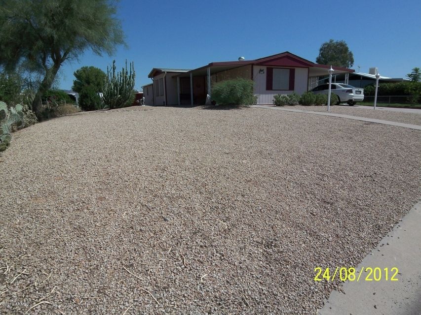 HUGE FRONT YARD