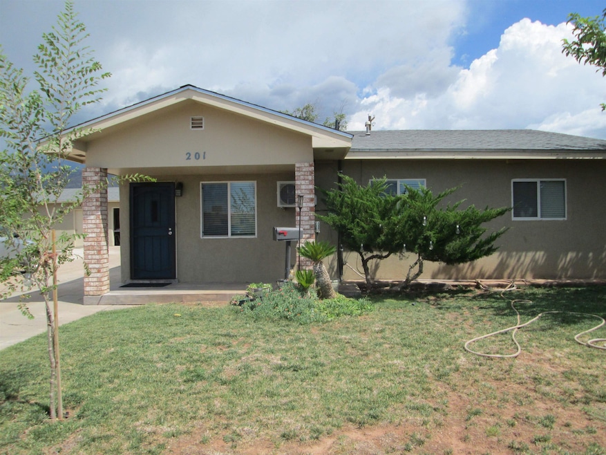 201 Plainview Dr, Alamogordo, NM 88310 - photo 1