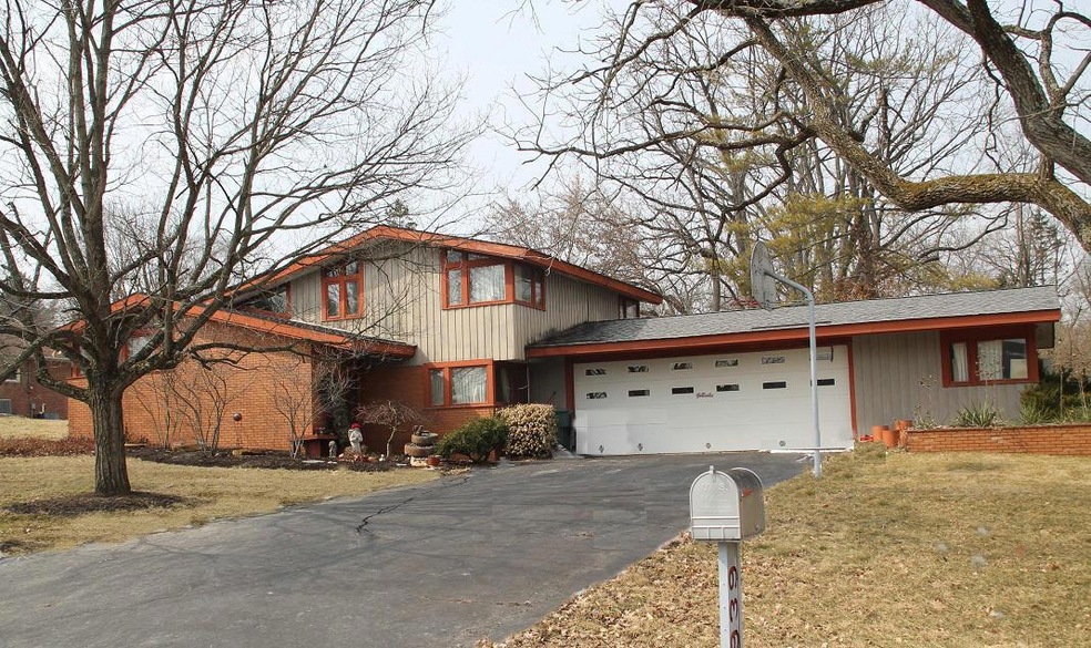 5939 Litchfield Rd, Columbus, OH 43235 - photo 1