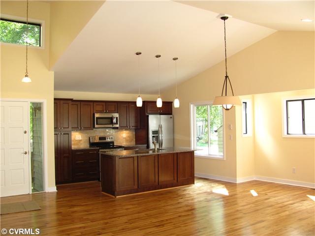 Kitchen - Lofty space has vaulted ceilings!