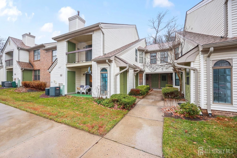 305 Sunshine Ct, Parlin, NJ 08859 - photo 1