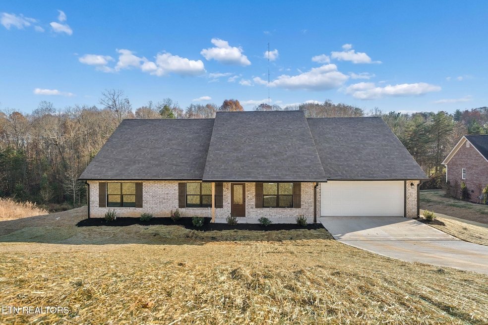 370 Flora Dr, Lenoir City, TN 37771 - photo 1