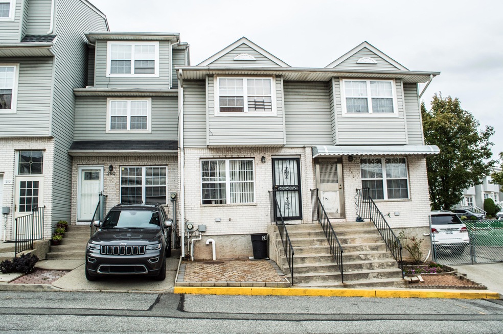 248 Skyline Dr, Staten Island, NY 10304 - photo 1