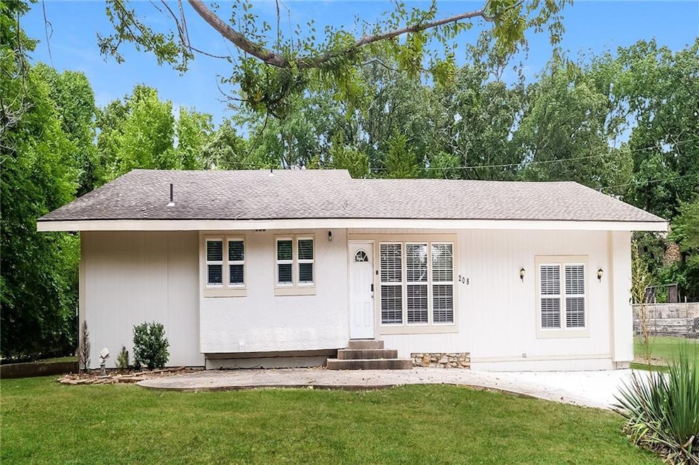 208 E 165th St, Belton, MO 64012 - photo 1