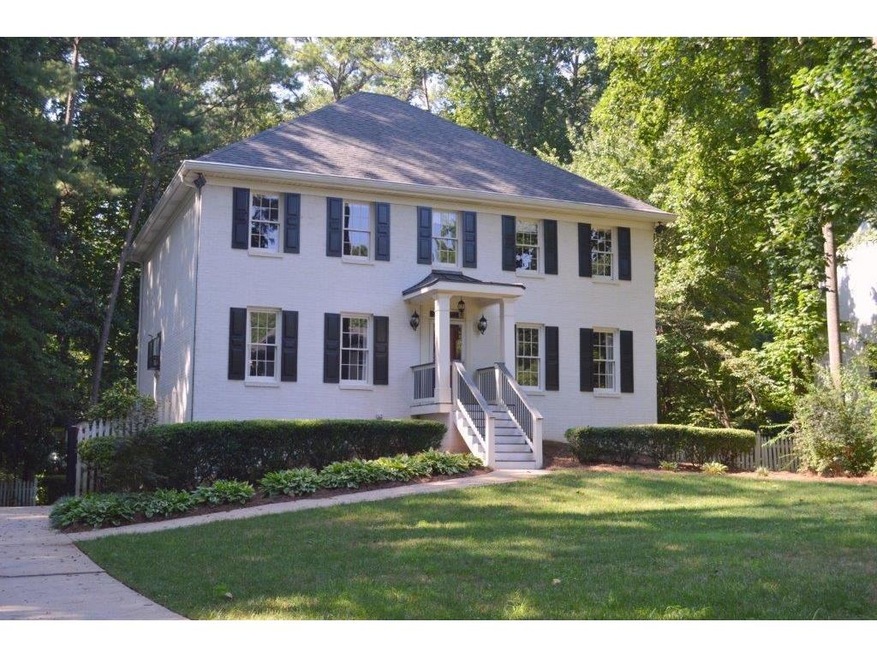 BEAUTIFUL TRADITIONAL HOME WITH FIVE BEDROOMS