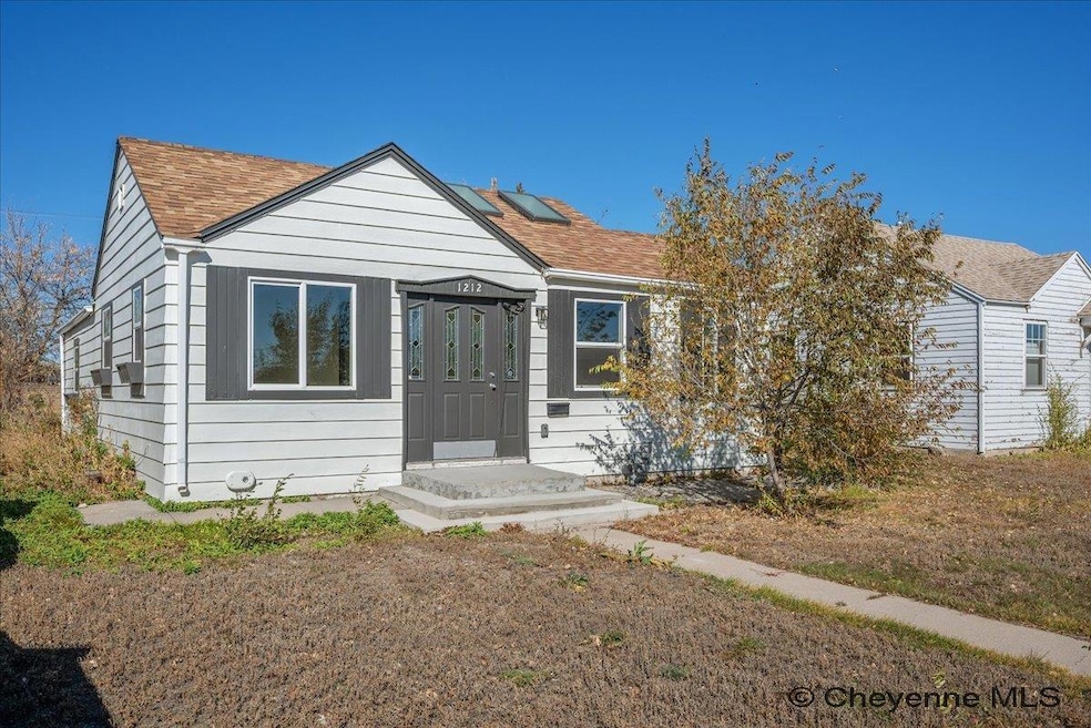 1212 E 7th St, Cheyenne, WY 82007 - photo 1