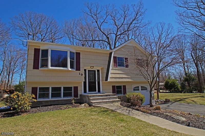 19 Linda Ln, Oak Ridge, NJ 07438 - photo 1