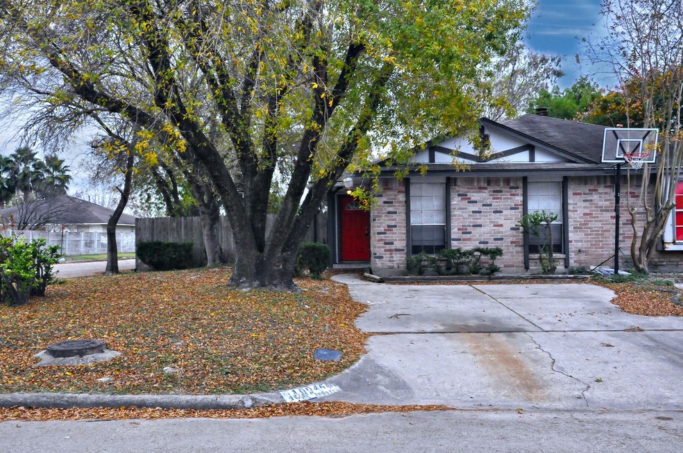 10046 Ridgecoral Dr, Houston, TX 77038 - photo 1