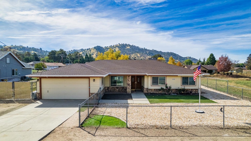 27970 Hialeah Dr, Tehachapi, CA 93561 - photo 1