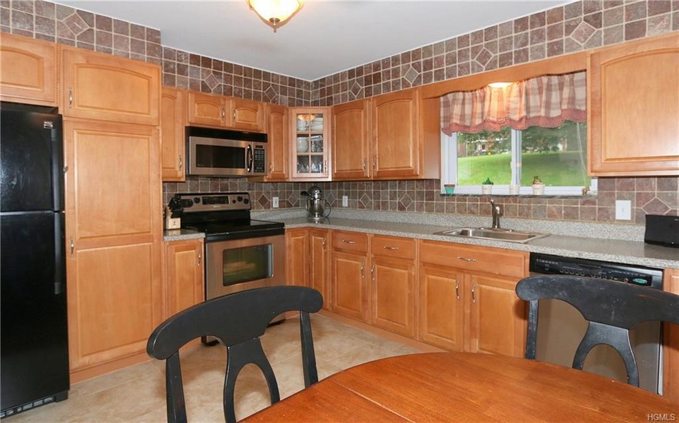 675 N Route 6 Rd unit B-1, Carmel, NY 10541 - photo 1