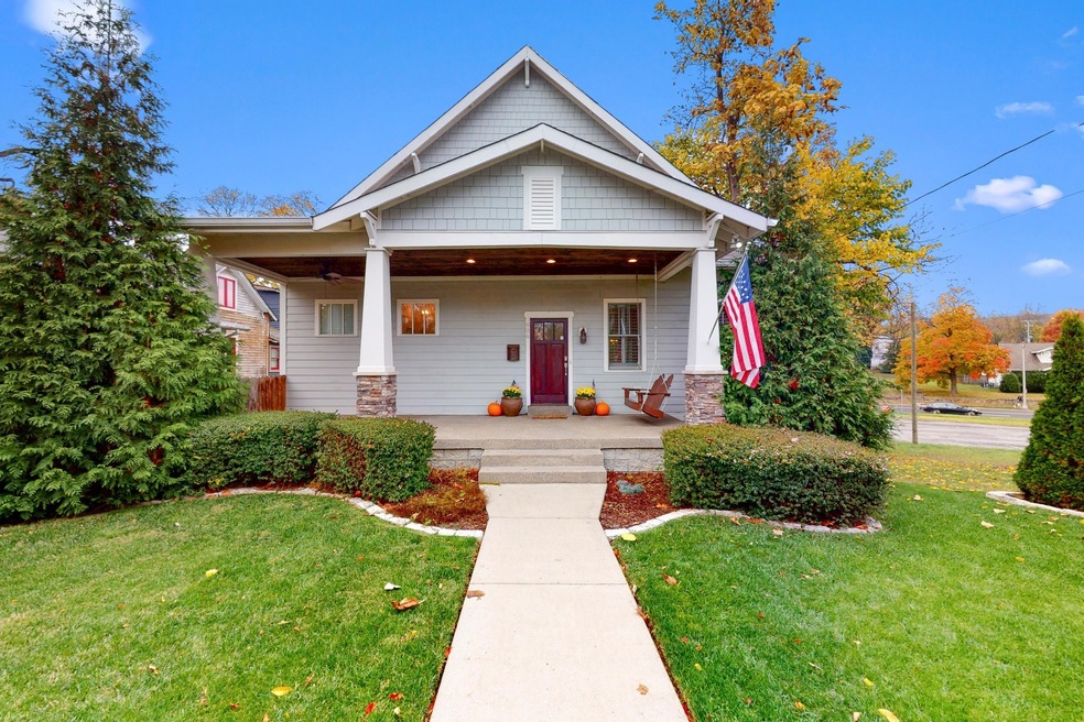 This home is steps away from 12 South  coffee shops,restaurants,and  Publix Market! Walk to the Soccer stadium and all that surrounds it!
