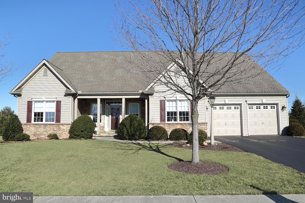 812 Jasmine Ave, Mount Joy, PA 17552 - photo 1