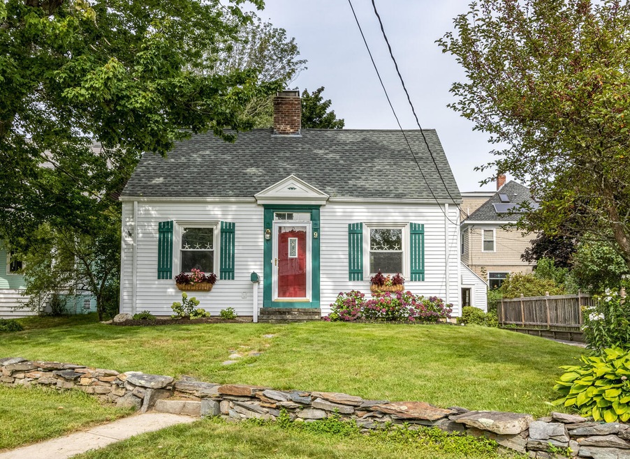 9 Charles Rd Cape Elizabeth ME