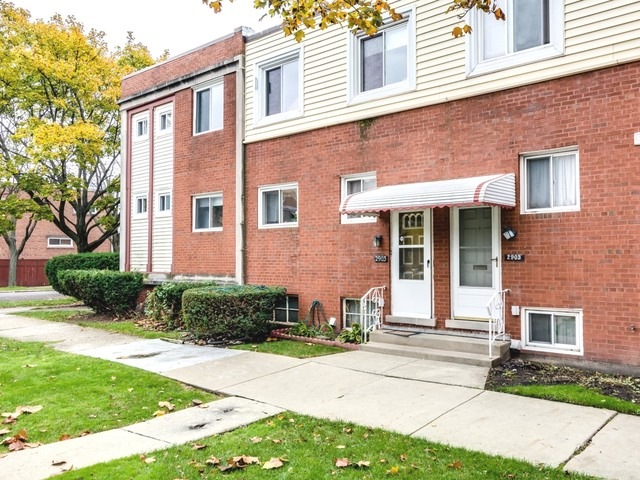 2903 W Glenlake Ave, Chicago, IL 60659 - photo 1