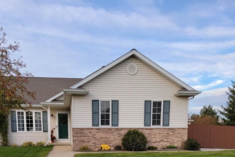 701 Leeward Ln unit 701, Oregon, WI 53575 - photo 1