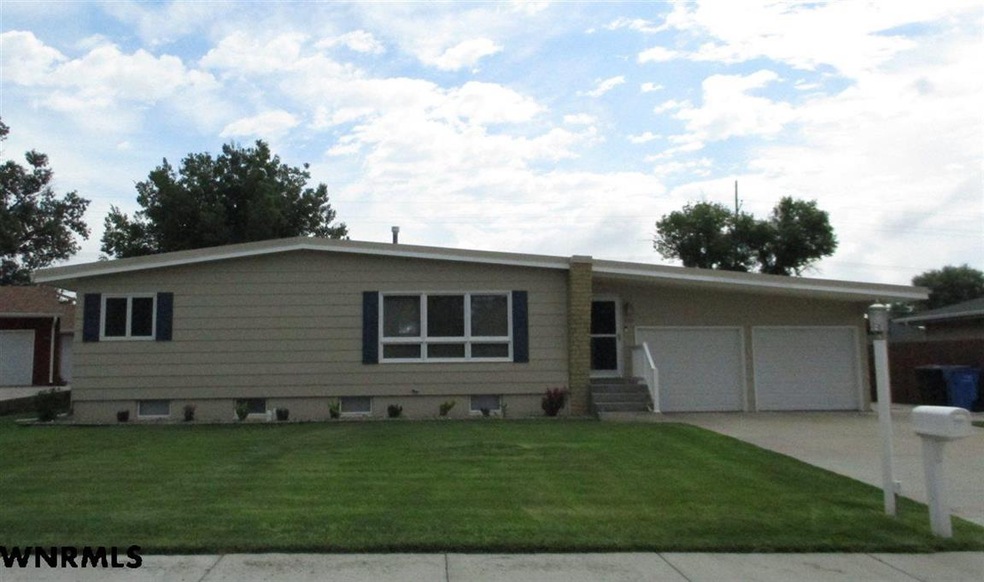 3425 Arella Ln, Scottsbluff, NE 69361 - photo 1