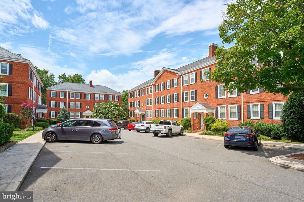 2924 S Buchanan St unit C2, Arlington, VA 22206 - photo 1