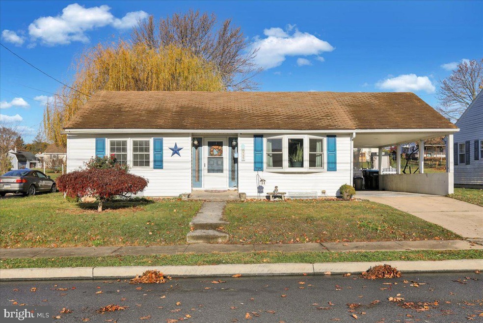 737 W Oak St, Palmyra, PA 17078 - photo 1
