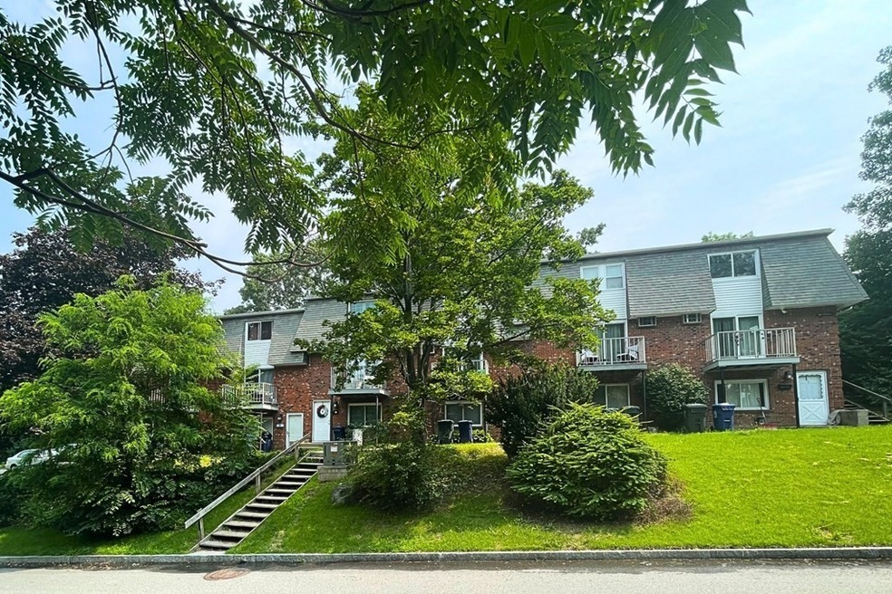 665 Robbins Ave unit 5, Dracut, MA 01826 - photo 1