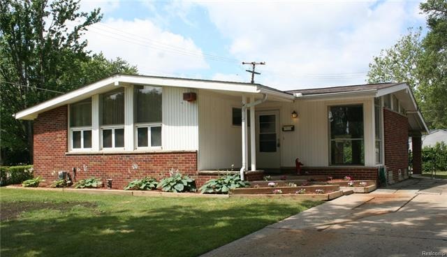Almost 1,400sq.ft. with 2 car attached garage and finished basement!
